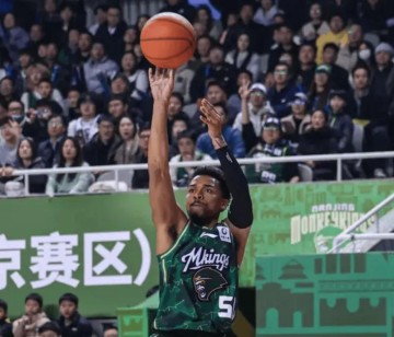 500彩票网官方-同曦双核齐爆是真恐怖！汉兹+郭昊文轰74分，攻坚拉满却无缘集训